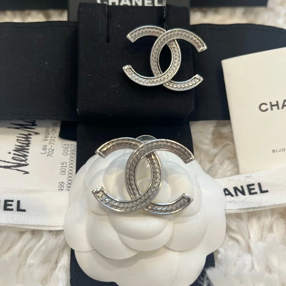 ❌SOLD❌CHANEL 24B XXL Silver CC Logo Stud Earrings - Brand NEW with TAG & RECEIPT - Picture 6 of 9